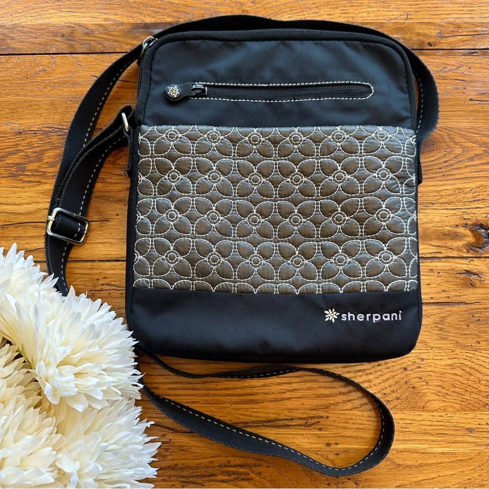 Sherpani Black and Gray Quilted Crossbody Pouch